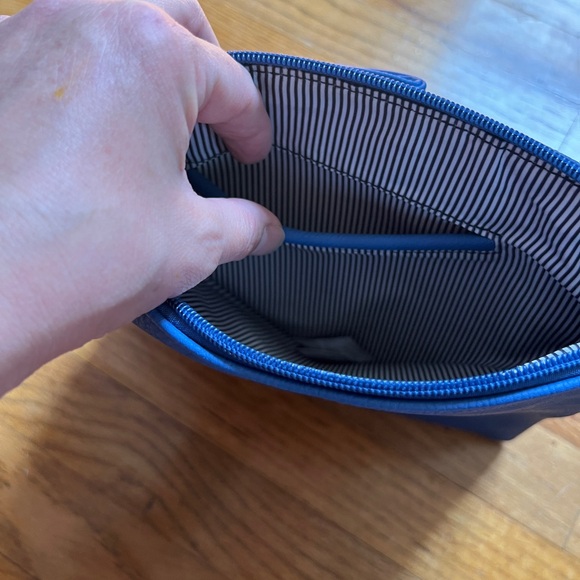 NWT Deluxity Lightweight Medium Crossbody Bag with Tassel in Bright Blue - Picture 8 of 11